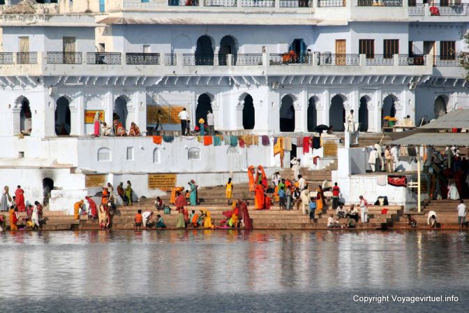 Pushkar Les Ghats Lac Sacre - India