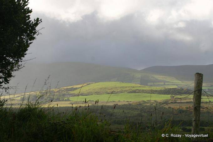 Paisagem da escalada Ballyhoneen direção Conor Pass, Dingle - Irlanda