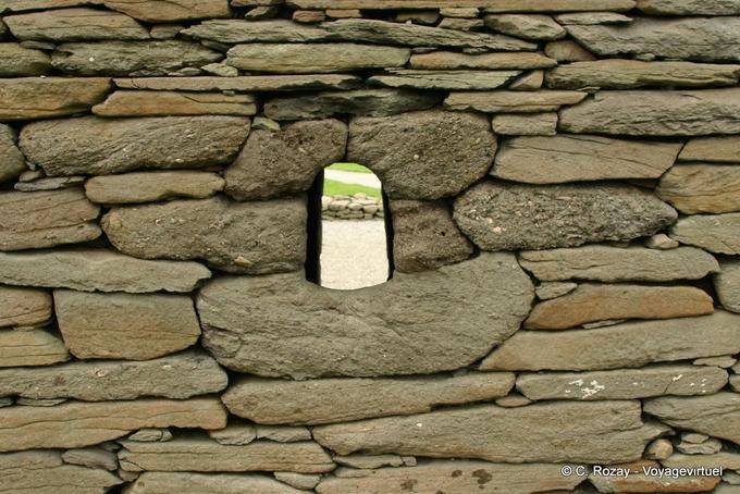 Detalhe de fenestron, Gallarus Oratório, Dingle - Irlanda