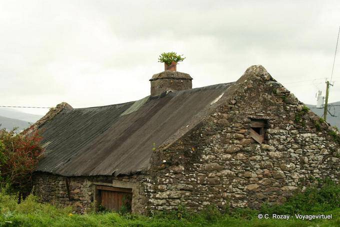 Cultura na chaminé de uma casa antiga, Dingle - Irlanda