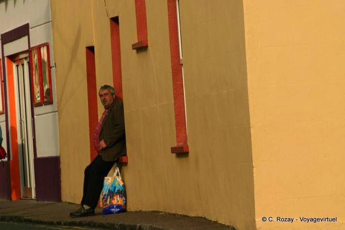 Esperando na laranja, Dingle - Irlanda