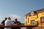 Café resto fachada amarela, Dingle, Irlanda.