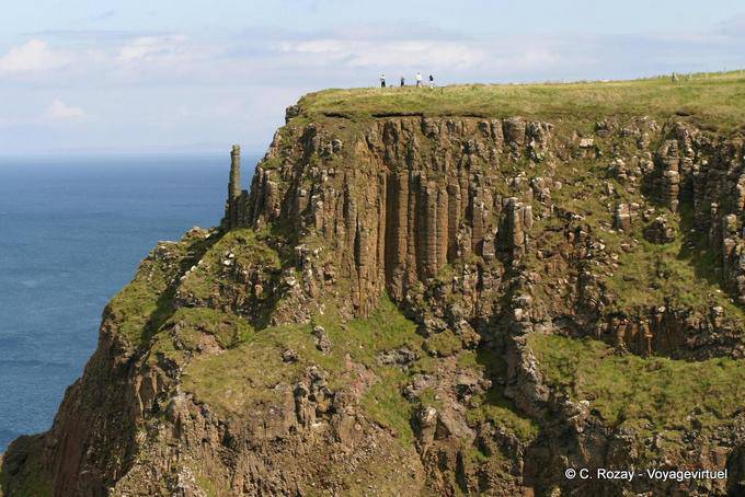 Basalto colunar nas alturas do planalto Antrim, Giants Causeway - Irlanda do Norte