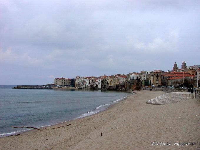 Na praia de Cefalu - Italia