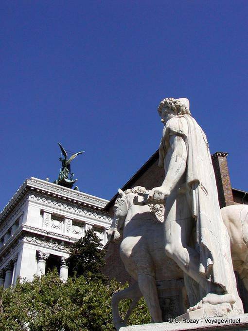 Estátua colossal de Castor semideus Dioscurus século IV, Capitol Square, Roma - Italia