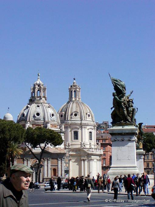 Passando a Piazza della Madonna di Loreto, Roma - Italia
