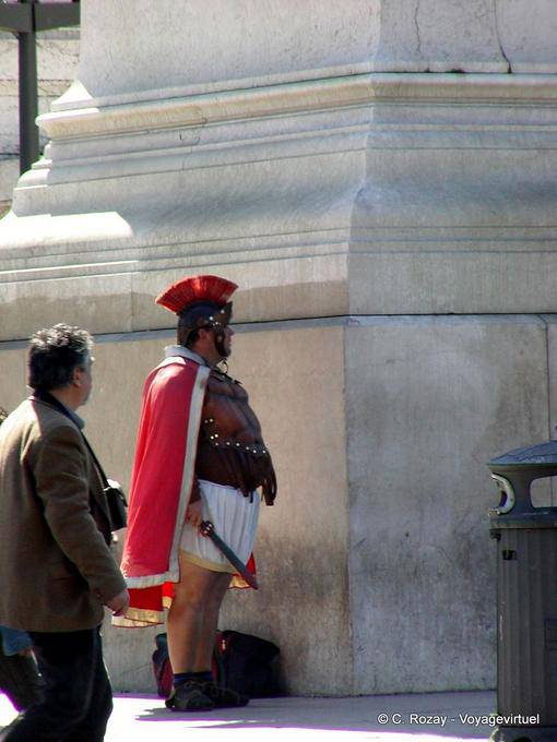 Soldado Falso Romein no vestido período, Roma - Italia