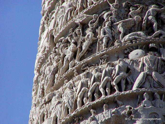 Concentre-se nas esculturas da Coluna de Trajano, em Roma - Italia