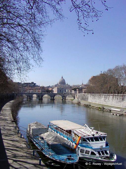As margens do rio Tibre, a partir da ponte Umberto I, Roma - Italia