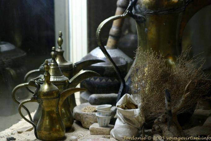 Símbolo café beduíno de hospitalidade, museu Amman - Jordania