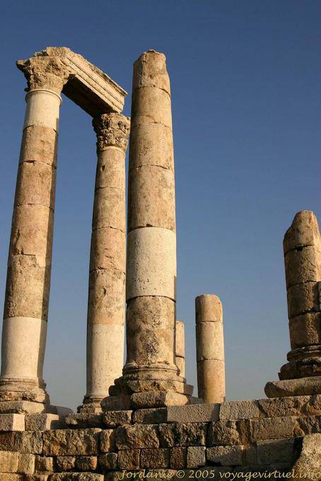 O grande templo de Hércules foi construído entre 162-166 AD, Amman - Jordania