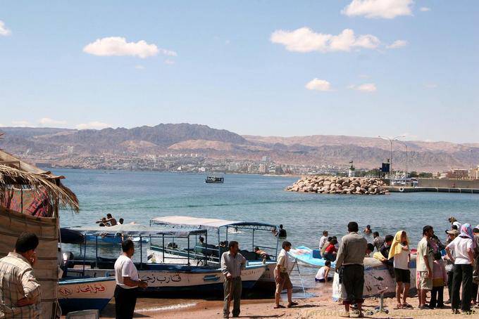 Enfrentando Eilat, cidade israelense, Aqaba - Jordania