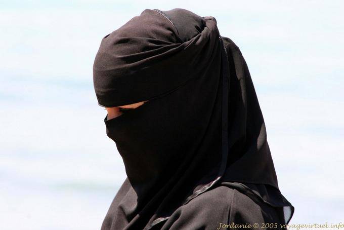 A menina em preto, Aqaba - Jordania