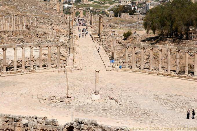 O eixo do Cardo Maximus do fórum Oval, Jerash - Jordania