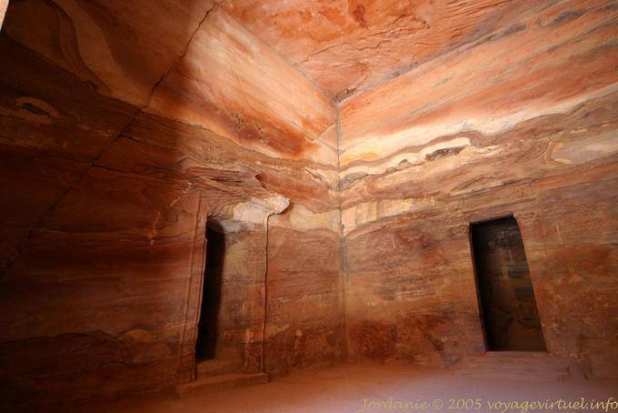 Dentro do salão principal do Khazneh, Petra - Jordania