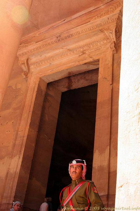Soldado que guarda o tesouro, Petra Khazneh - Jordania