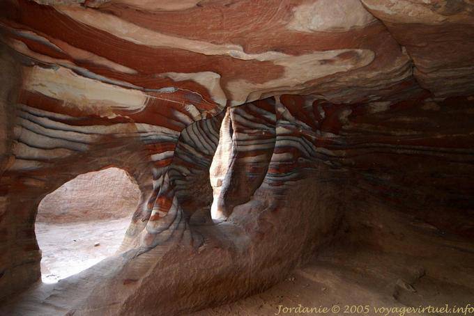 Tomb of Interior usado como casa por beduínos Petra Khubta - Jordania