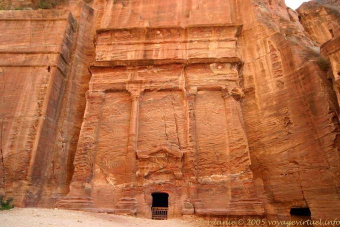 Fachada de um templo, Rua das fachadas, Petra Khubta - Jordania