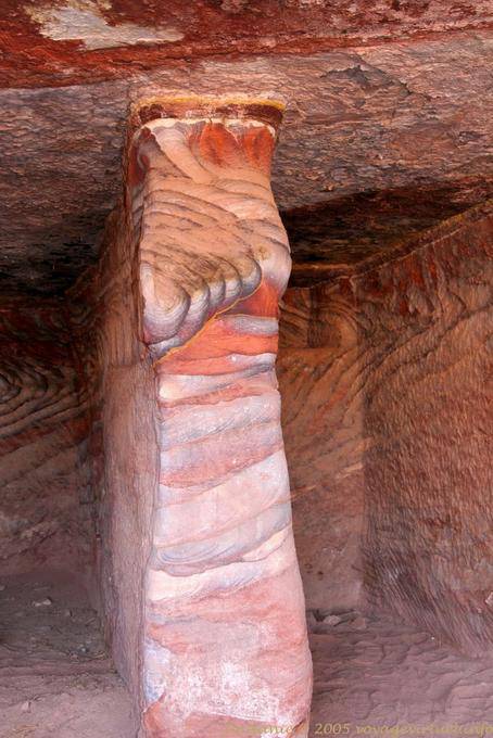 Variação de cores de uma parede interior, Petra Khubta - Jordania