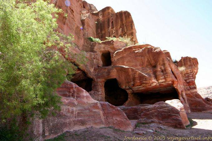 Túmulos de entradas no penhasco, Petra Khubta - Jordania