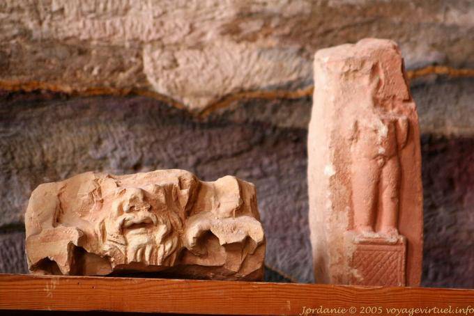 Esculturas nabateus expostas no Museu de Petra Cidade Baixa - Jordania