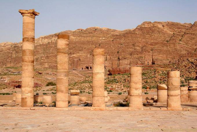 As colunas de Dalton, Petra Cidade Baixa - Jordania