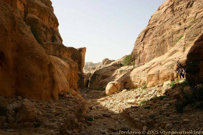 Nos desfiladeiros do rio, Petra Wadi El Metaha - Jordania