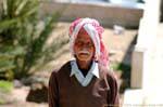 Retrato do homem que veste um keffiyeh, Aqaba, Jordania.
