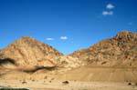 Cores das montanhas circundantes Aqaba, Jordania.