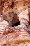 Hole in-de-rosa e amarelo arenito, Petra Cidade Baixa, Jordania.