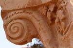 Decoração de capital Coluna, Grande Templo Petra Cidade Baixa, Jordania.