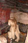 Headless estátua de mármore, antigo museu arqueológico de Petra, Jordania.
