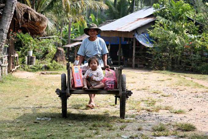 Criança portadora, Khone Ilha, Laos
