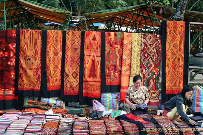 Mercado típico de Luang Prabang, Laos
