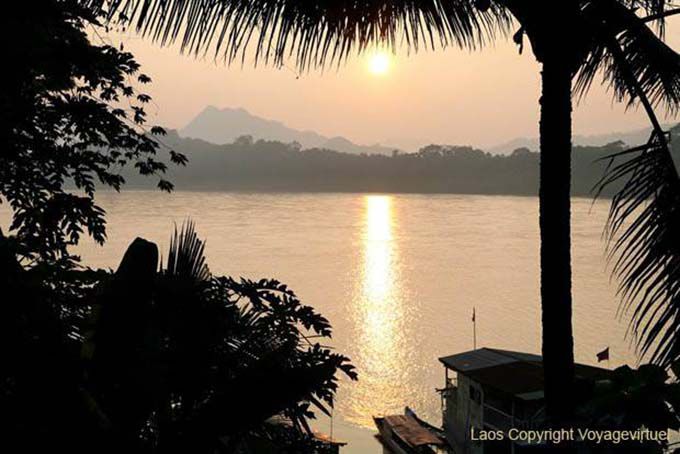 Pôr do sol sobre o rio Mekong, Luang Prabang, Laos
