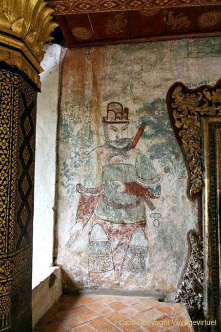 Pintura chinesa velha guarda em Wat Longo Khun, Laos
