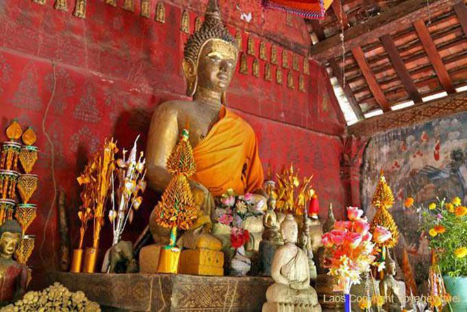 Altar da sala de oração, Wat Longo Khun Luang Prabang, Laos
