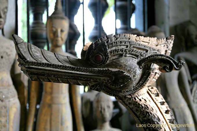 Pássaro cabeça esculpida, Wat Visoun, Luang Prabang, Laos