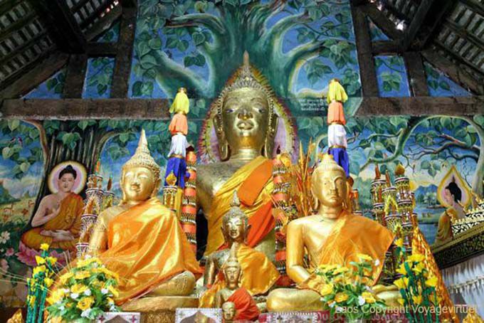 Wat Aham, altar dentro do Sim, Luang Prabang, Laos