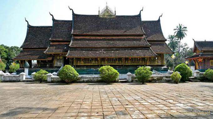 Arquitetura do templo com seu Dok Fa Então, Wat Xieng Thong, Luang Prabang, Laos