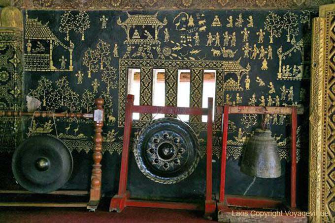 Gongos e sino, Wat Xieng Thong, Luang Prabang, Laos