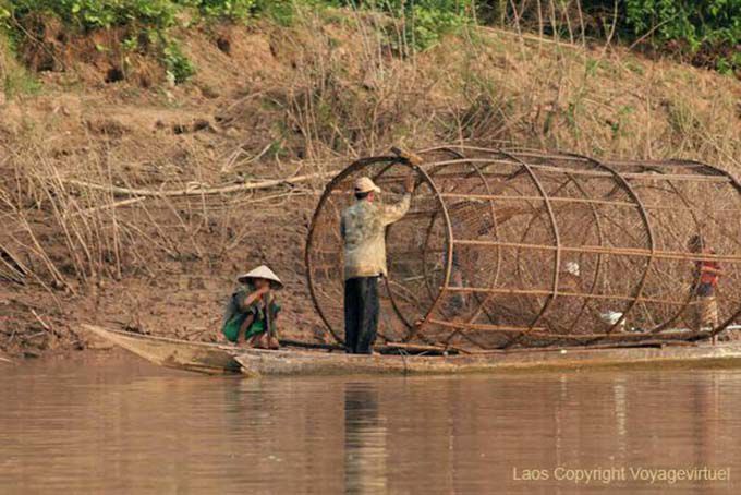 Enorme armadilha para peixes, Mekong, South Laos, Laos