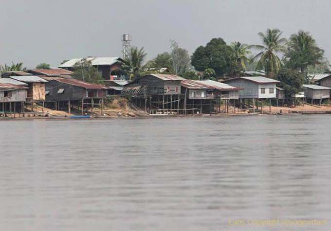 Aldeia, nas margens do Mekong Laos Sud, Laos