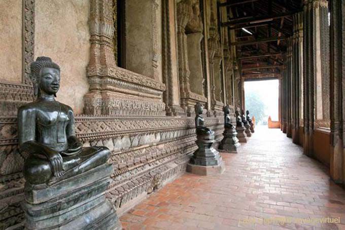 Corredor central do Buda de Esmeralda, Wat Phra Kaew Ho, Vientiane, Laos