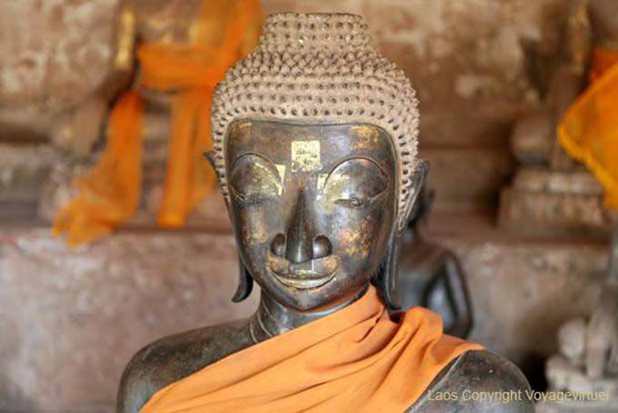 Buddha com os olhos fechados, Wat Sisaket, Vientiane, Laos