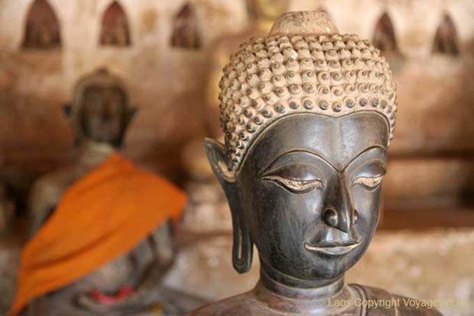 Lobos e cabelos do Buddha, Wat Sisakhet, Vientiane, Laos