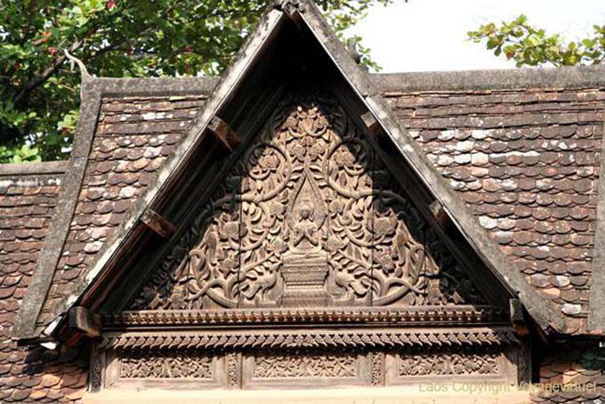 Top da entrada para o claustro, Wat Sisaket, Vientiane, Laos