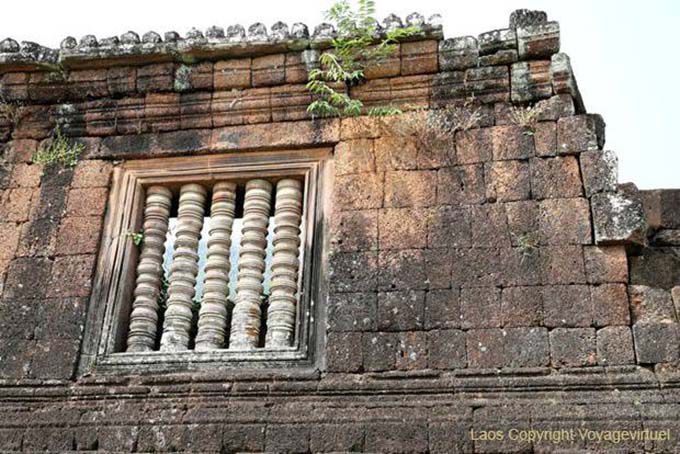 Colunas da janela torcido, Vat Phou, Laos