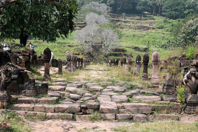 Rodovia pavimentada para lingas, Wat Phou, Laos