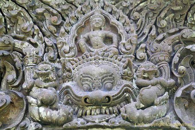 Dentues monstros, Vat Phou, Laos
